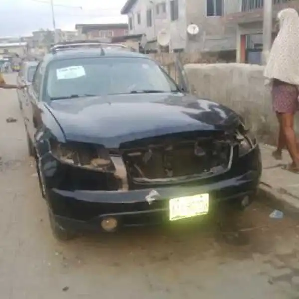 Photos: Robbers vandalize parked cars at Orile-Iganmu, Lagos